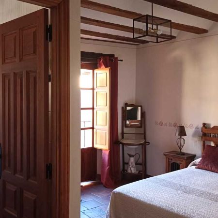 Habitación doble con baño con balcón vistas a Calle El Parral