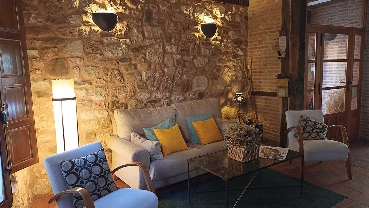 Recepción de hotel rural el Adarve en Ayllón, alojamiento rural