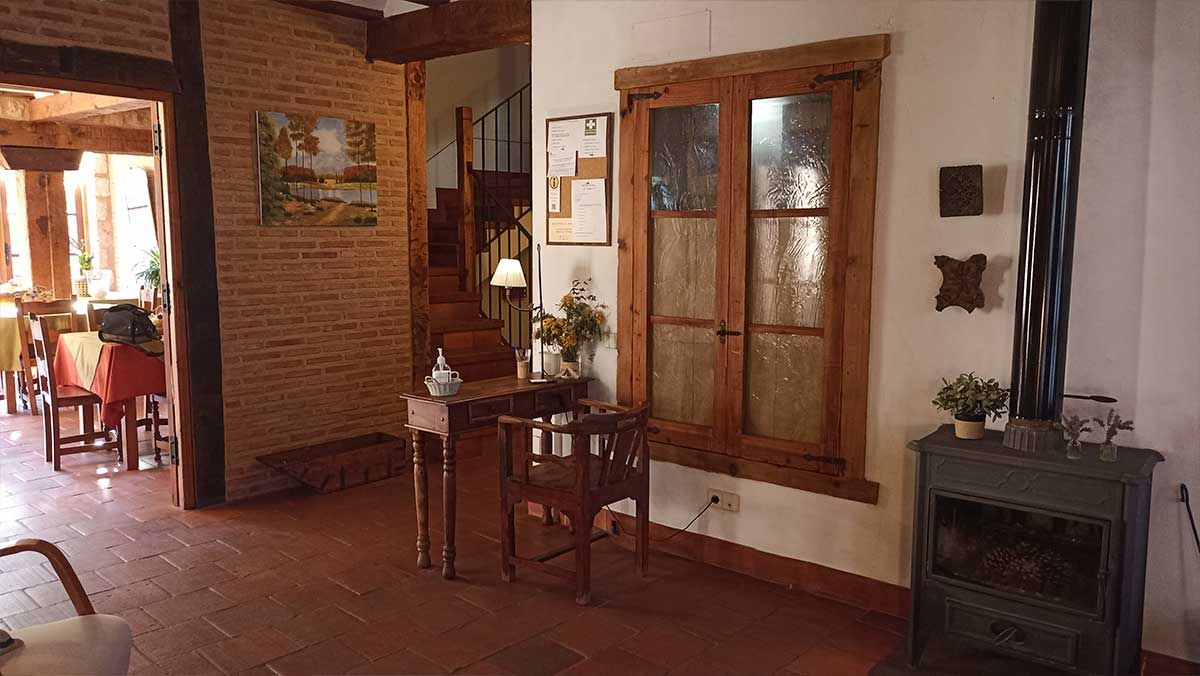Recepción de hotel rural el Adarve en Ayllón, alojamiento rural