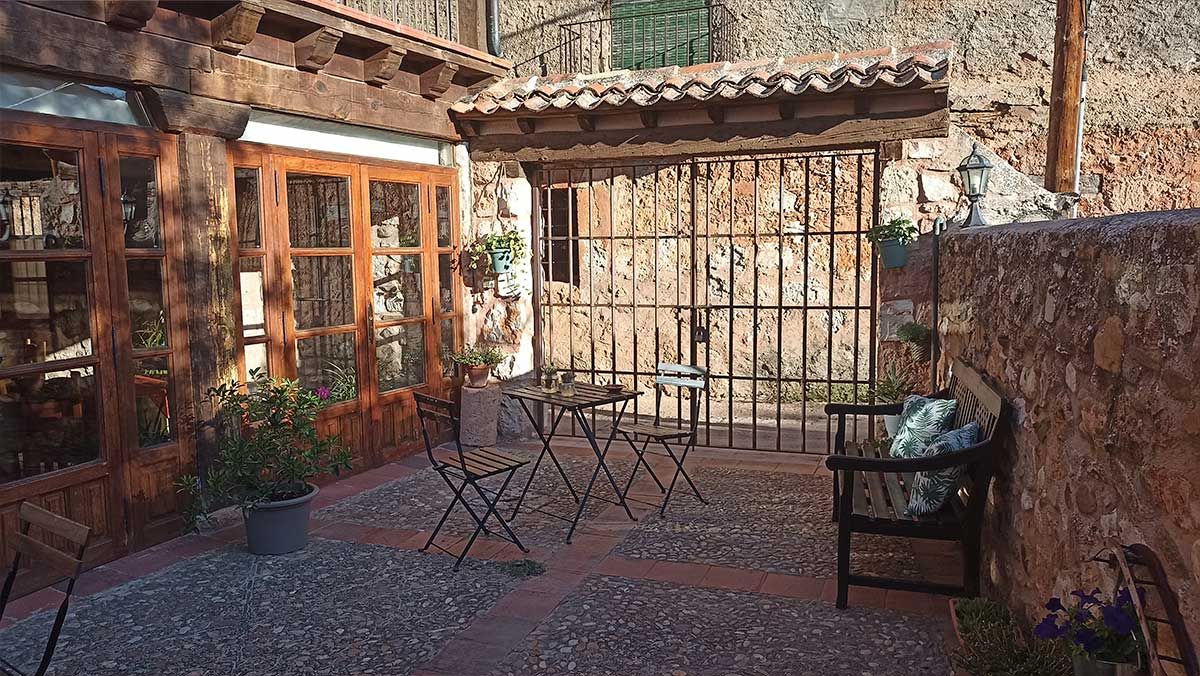 Terraza común de hotel rural el Adarve en Ayllón, alojamiento rural